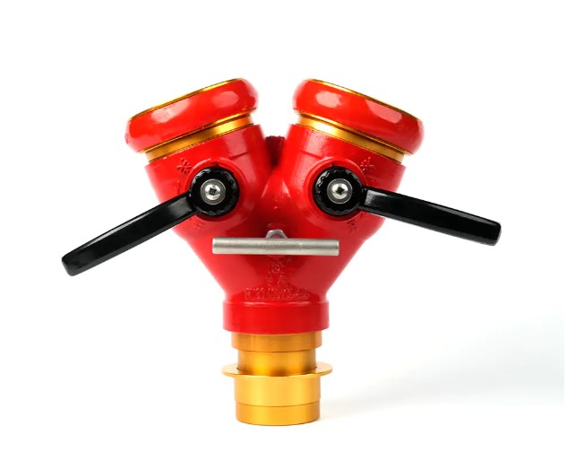 Apa keuntungan menggunakan distributor selang kebakaran dua arah yang mengunci dalam skenario pembangunan tinggi dan pemadam kebakaran hutan?